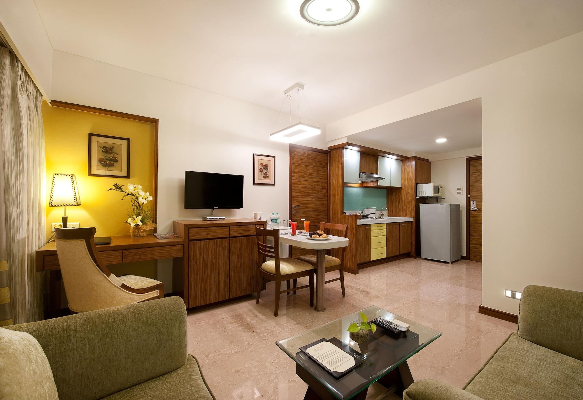 Grand Residency Hotel & Serviced Apartments Мумбаи Экстерьер фото