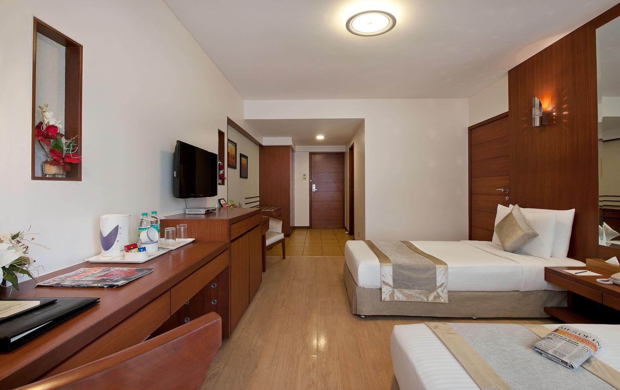 Grand Residency Hotel & Serviced Apartments Мумбаи Экстерьер фото
