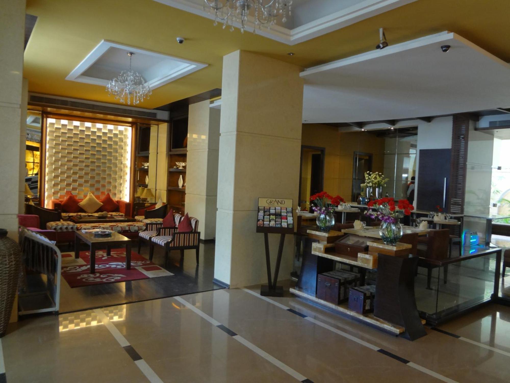 Grand Residency Hotel & Serviced Apartments Мумбаи Экстерьер фото