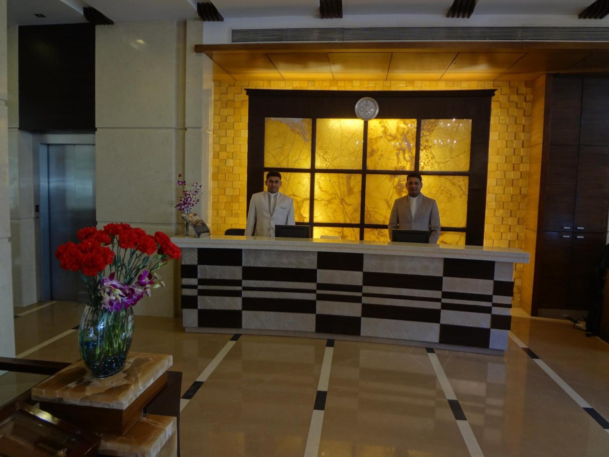 Grand Residency Hotel & Serviced Apartments Мумбаи Экстерьер фото