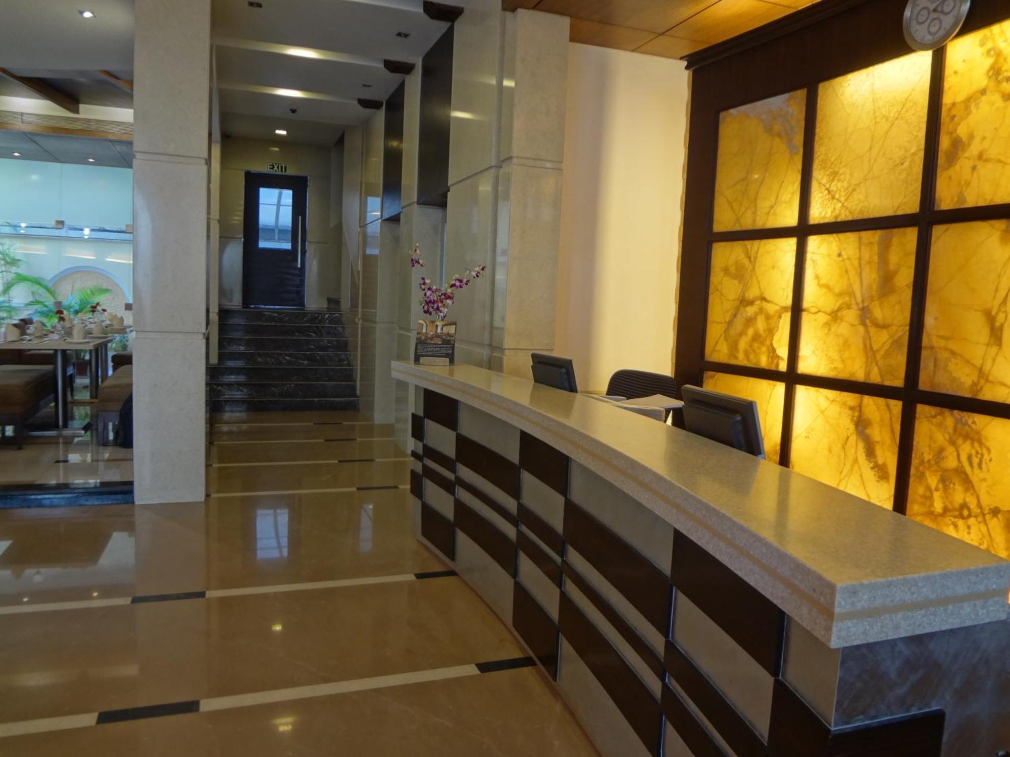 Grand Residency Hotel & Serviced Apartments Мумбаи Экстерьер фото