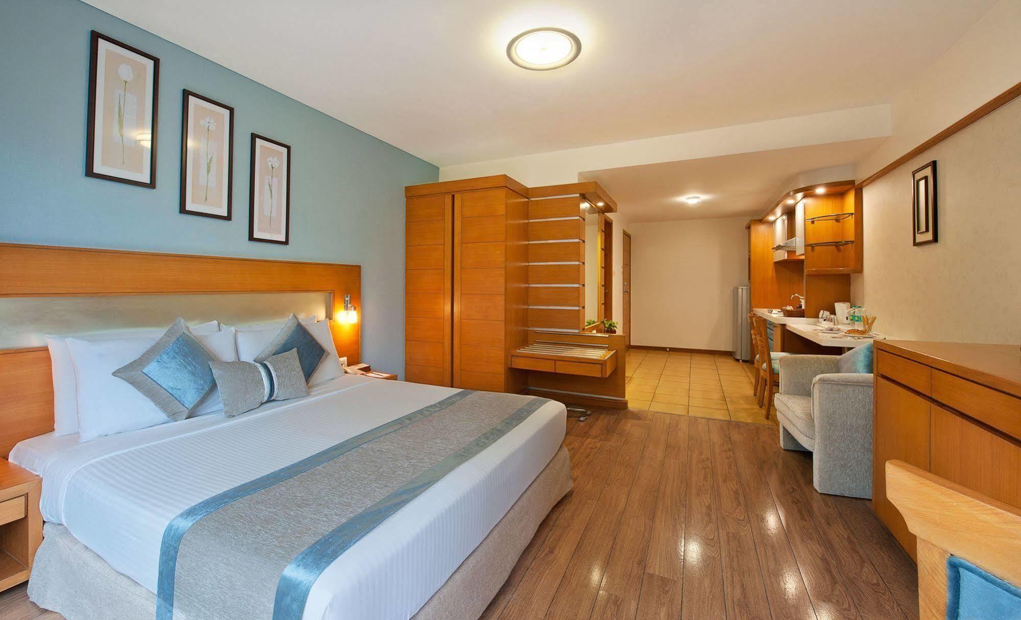 Grand Residency Hotel & Serviced Apartments Мумбаи Экстерьер фото